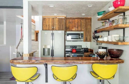 Mammoth Lakes House | Chamonix #91 updated condo-sunny pool, large game room