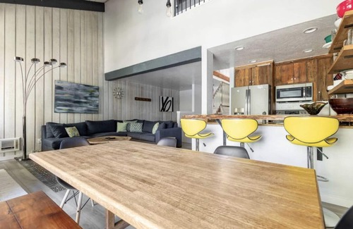 Mammoth Lakes House | Chamonix #91 updated condo-sunny pool, large game room