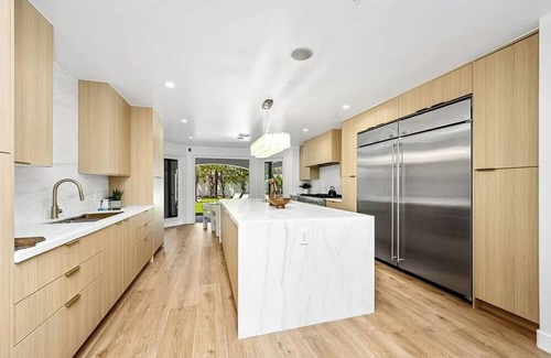 Sherman Oaks Villa | Chandler Mansion - Architectural Marvel with Pool & Theater