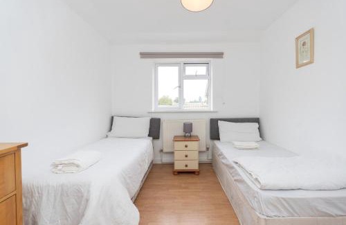 Eastleigh Apartment | Chandlers Ford 2-bedroom with free parking