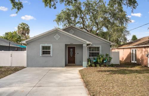 Tampa House | Channel Side,Down Town Tampa ,Ybor Palmetto Beach with pickle ball court