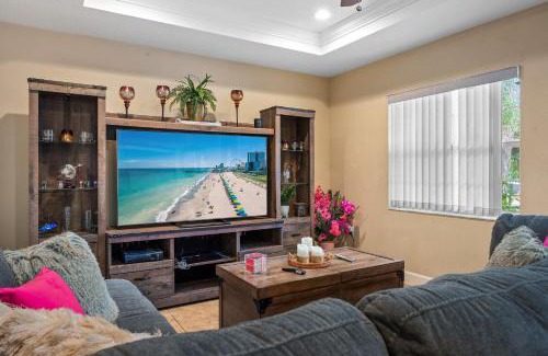 Tampa House | Channel Side,Down Town Tampa ,Ybor Palmetto Beach with pickle ball court