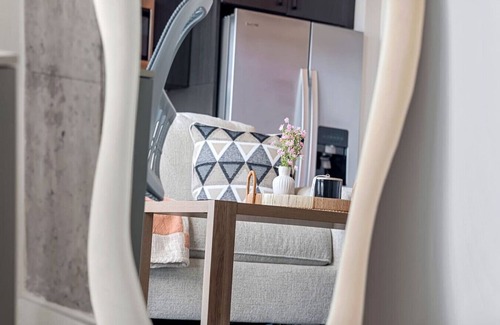 Channel District Apartment | Channelside: Amalie Arena | Convention Center | DT