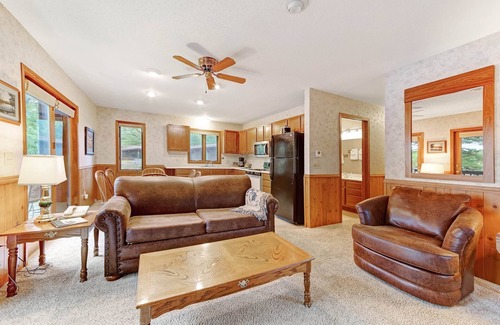 Eagle River Villa | Chanticleer Inn Villa 8