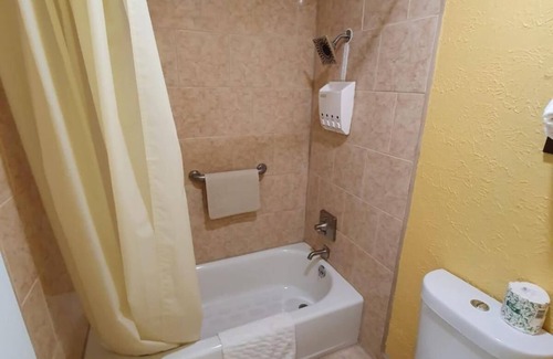 Hallettsville Hotel | Chaparral Motel