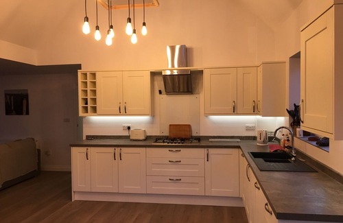 Bournemouth House | Chapel Cottage: Beautiful pet friendly family home within short walk to beach