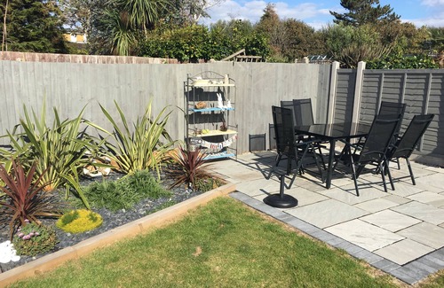 Bournemouth House | Chapel Cottage: Beautiful pet friendly family home within short walk to beach