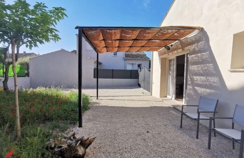 Saint-Saturnin-les-Avignon House | Charming Provencal house and garden in the heart of Saint-Saturnin-lès-Avignon