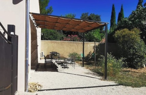 Saint-Saturnin-les-Avignon House | Charming Provencal house and garden in the heart of Saint-Saturnin-lès-Avignon