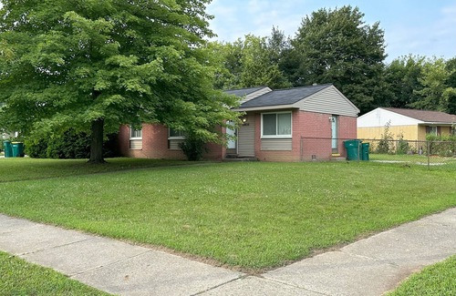 Belleville Apartment | Charming Retreat Near Belleville Lake – Cozy Home with Spacious Backyard
