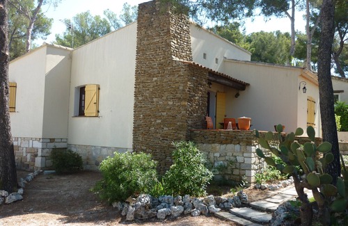 Saint-Mandrier-sur-Mer Villa | Character villa located 200 m from the beach