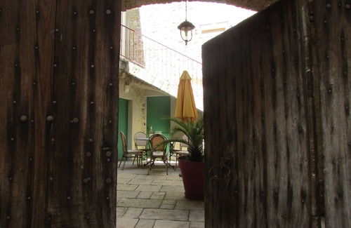 Saint-Victor-de-Malcap House | Character village house for family