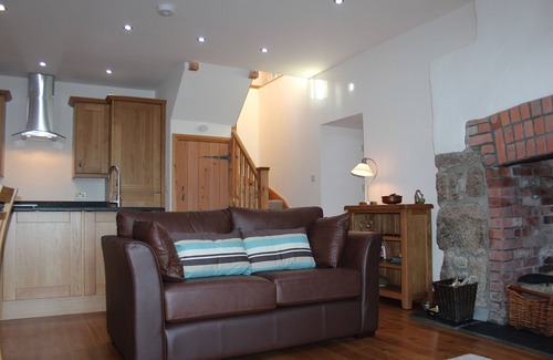 Moretonhampstead House | Character Barn, National Park Private courtyard, peaceful, log burner sleeps 4