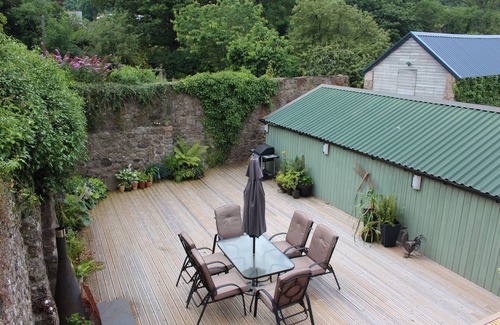 Moretonhampstead House | Character Barn, National Park Private courtyard, peaceful, log burner sleeps 4
