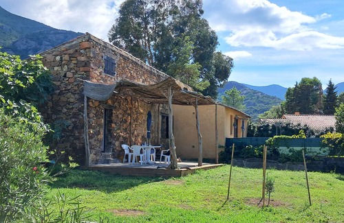 Galeria House | Character house, dry stone, beaches 50 m away, 150 m from Galéria, for 2