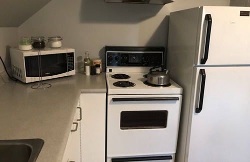 Saanich House | character Loft Close to DT & Uvic