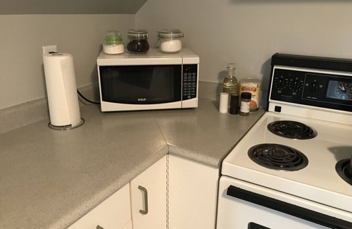 Saanich House | character Loft Close to DT & Uvic