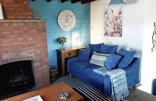 Weybourne House | Characterful converted barn, N. Norfolk coast, 5 min from beach, 2 min from pub