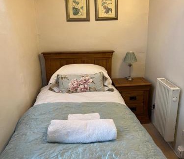 Avening House | Characterful, Cosy Cotswold Cottage, Folly Cottage