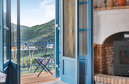 Tiros House | Characterful restored Greek house close to both mountain and sea