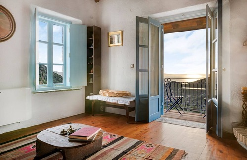 Tiros House | Characterful restored Greek house close to both mountain and sea