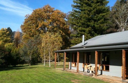 Freeburgh House | Charan Oaks, quiet location in the Ovens Valley