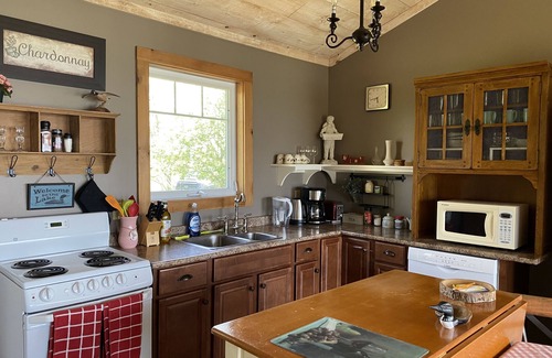 Louth Cottage | Chardonnay Cottage on the lake