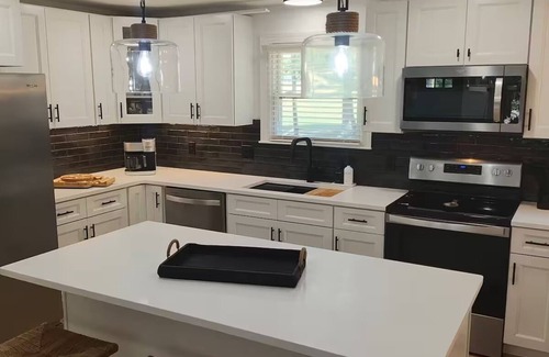 Jonesville House | Chardonnay Cottage Center of Wine Country, Quiet & Private, Blue Ridge Mtns