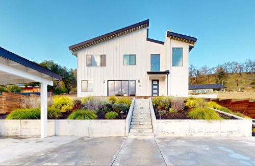 Glen Ellen House | Chardonnay Getaway