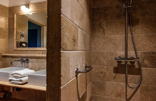 Forcalquier Hotel | Charembeau