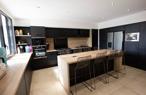 Medillac House | Charentaise and atypical farmhouse feet in the water - 15 people