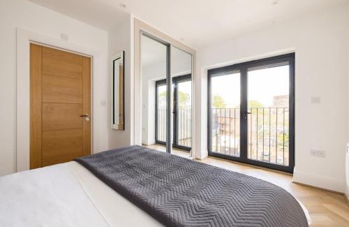 Staines Apartment | Charles Hope Staines Riverside