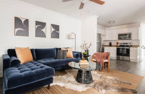 Cannonborough Elliotborough House | Charleston Charm - King Street 6 Bedroom House!