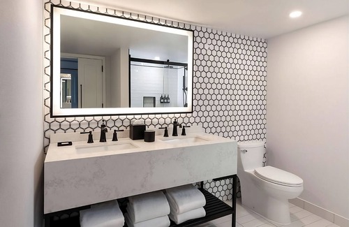 Charleston Historic District Hotel | Charleston Historic District! Outdoor Swimming Pool, Pets Allowed!
