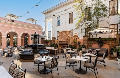 Charleston Historic District Hotel | Charleston Historic District! Outdoor Swimming Pool, Pets Allowed!