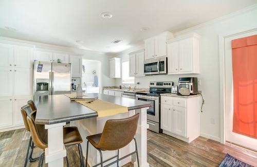 Charleston Cottage | Charleston Home w/Porch - 3 Mi to Folly Beach!