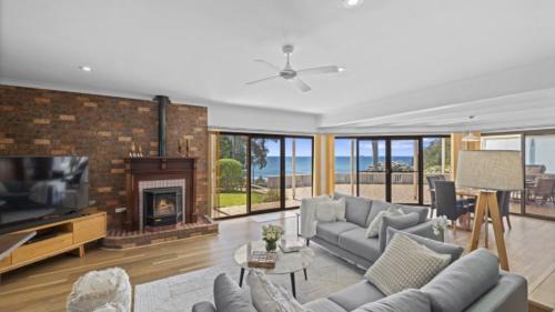 Coffs Harbour House | Charlesworth 8 - Beach Reserve, Amazing Views, Walk to Resorts, Sleeps 8