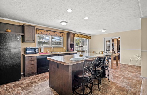 Chincoteague House | Charlie's Cove - Pet friendly w/Fenced yard!