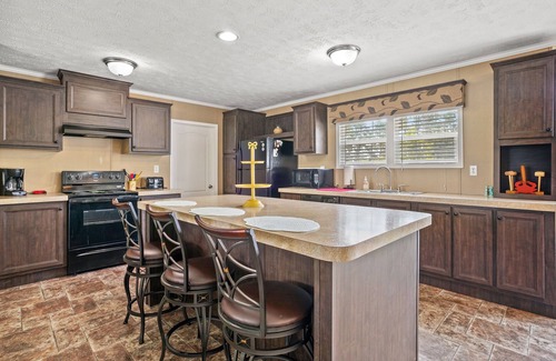 Chincoteague House | Charlie's Cove - Pet friendly w/Fenced yard!