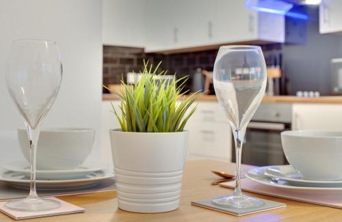 Newcastle-upon-Tyne Apartment | Charltons Bonds Apartments 1A by Week2Week