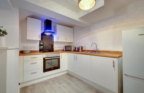 Newcastle-upon-Tyne Apartment | Charltons Bonds Apartments 2B by Week2Week