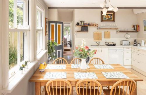 Waverton House | Charm & History 3bdr Cottage close to harbour views