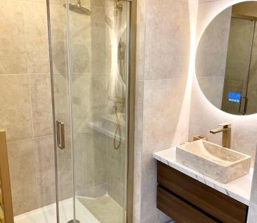 Liberation Apartment | Charmant 2 Pièces avec balcon