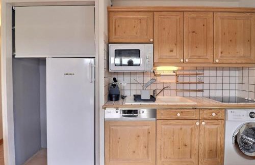 Les Allues Apartment | Charmant 2 Pièces Cabine aux Allues - Résidence Calme avec Wifi - Proche Pistes et Commerces - FR-1-182-251