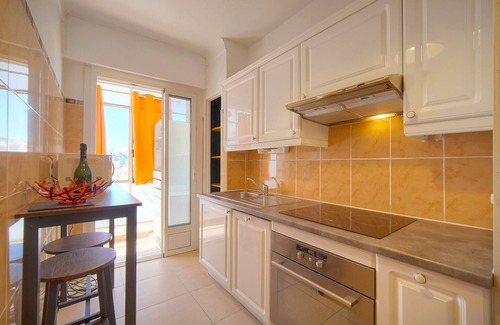 Riou - Petit Juas - Av de Grasse Apartment | Charmant 2 pièces rénové avec parking A1B244