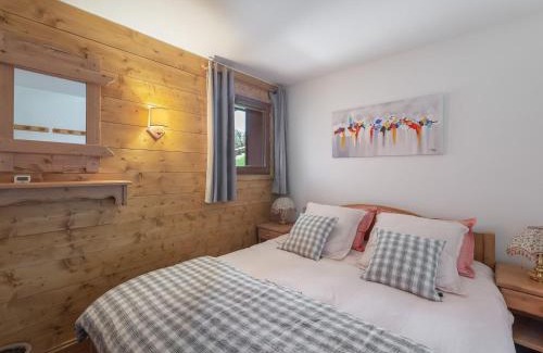 Meribel Village Apartment | Charmant 3 pièces avec 2 chambres, terrasse, parking et Wi-Fi à Méribel - FR-1-566-61