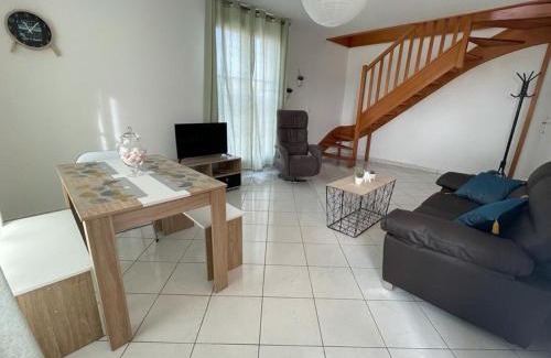 Magny-le-Hongre Apartment | Charmant appartement duplex à 5min de Disney.