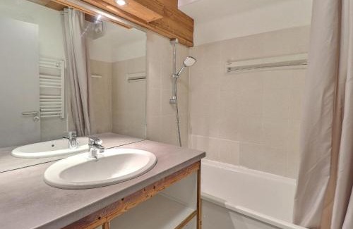 La Perriere Apartment | Charmant Appartement 2 pièces - 31m², Balcon, La Tania - Accès Direct aux Pistes, 4 Pers. - FR-1-182A-43