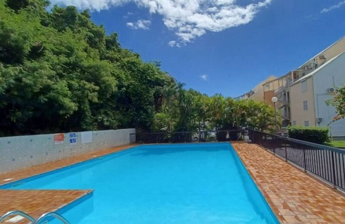 Bas du Fort Apartment | Charmant Appartement Avec Piscine