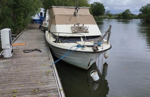Cuisery Boat Rental | Charmant bateau dans une ambiance conviviale